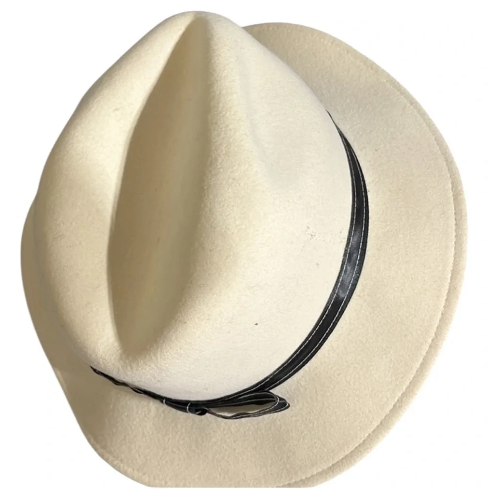 COUNTER-FIT ivory felt fedora with very dark navy or black ribbon one size